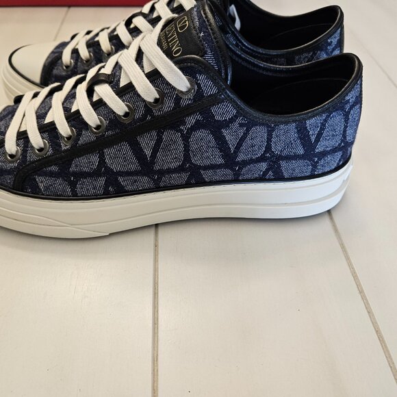 Valentino Garavani Toile Iconographe Sneakers - Size 43.5 IT - 10.5 US - Picture 4 of 13